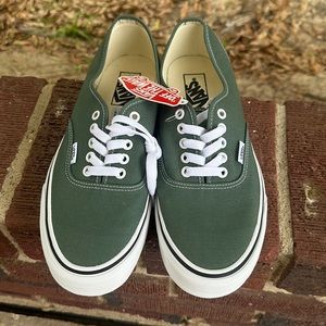 Vans - Authentic (color theory)